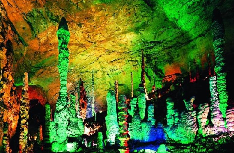 E3線：黃龍洞、張家界、袁家界、天子山、金鞭溪、天門仙山、夯吾苗寨、鳳凰古城“湘西完美之旅”品質(zhì)純玩4晚5日游