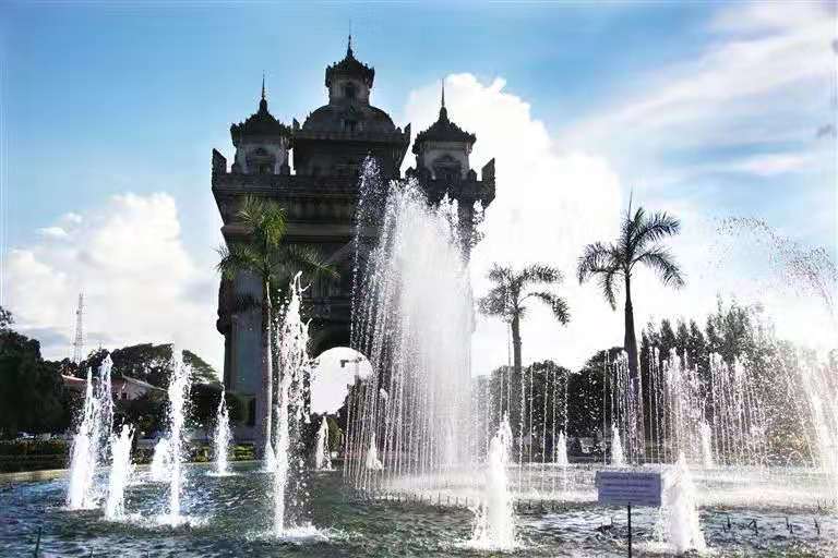 老撾?萬象、萬榮、瑯勃拉邦雙飛六日游